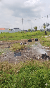Lahan strategis di Bali dekat jalan utama, cocok untuk investasi properti dan pengembangan bisnis.