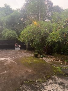 Gudang strategis di Kebon Iwa, Ubung Kaja, Denpasar Barat untuk penyimpanan barang dan logistik.