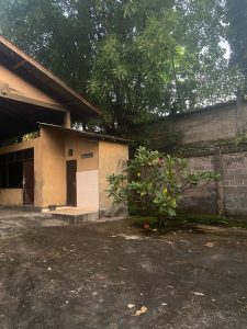 Gudang strategis di Kebon Iwa, Ubung Kaja, Denpasar Barat untuk penyimpanan barang dan usaha.