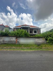 Tanah seluas 5 are dengan bonus bangunan di Jayagiri, Denpasar Timur, cocok untuk investasi properti.