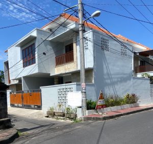 Villa modern 3 kamar tidur di Sanur, Denpasar Selatan, dekat pantai dan fasilitas umum.