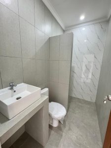 Villa modern di Sanur, Denpasar Selatan, dengan 3 kamar tidur dan fasilitas lengkap.