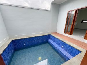 Villa modern 3 kamar tidur di Sanur dengan kolam renang pribadi.
