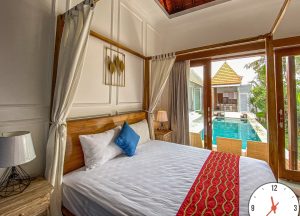 Kamar tidur nyaman di villa modern dekat Umalas, lengkap dengan akses ke kolam renang dan pemandanga.