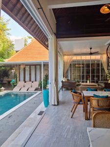 Villa modern 4 kamar tidur siap huni di Umalas, Bali, dekat area Mumbak, menawarkan kenyamanan dan d.