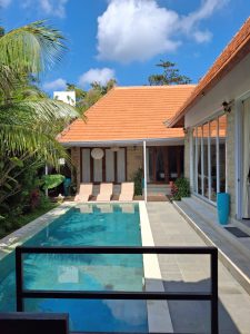 Villa modern 4 kamar tidur siap huni di Mumabak, Umalas, dekat pantai dan fasilitas lengkap.