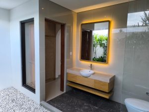 Properti villa dengan 2 kamar tidur dekat Canggu, cocok untuk tinggal jangka panjang di Bali.