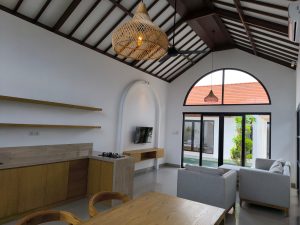 Properti villa dekat Canggu dengan 2 kamar tidur dan desain interior modern minimalis.