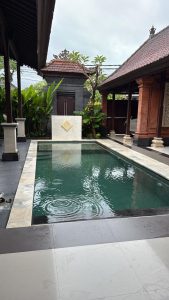 Kolam renang pribadi di Villa Sanur Bali dekat pelabuhan dan pusat perbelanjaan.