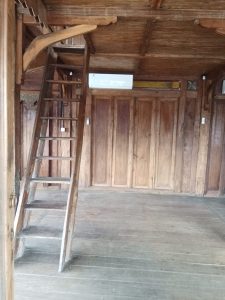 Properti Joglo kayu unik 2 lantai untuk hunian tradisional dan modern.