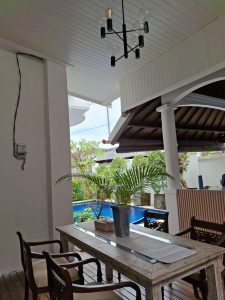 Villa eksklusif 2 lantai dengan kolam renang pribadi di Kerobokan, Bali, cocok untuk liburan mewah d.