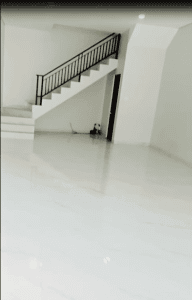Ruko 2 lantai baru di lokasi strategis Kuta, cocok untuk usaha dan investasi properti.